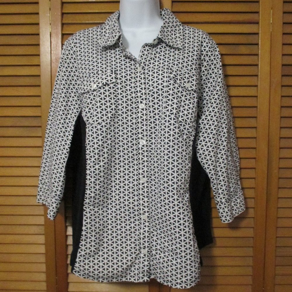 CJ Banks top black & white button down, cotton, stretchy sides size 1x